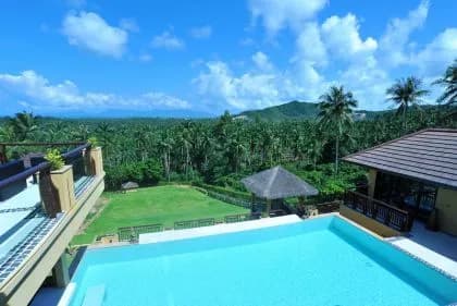 Pool and sea views
