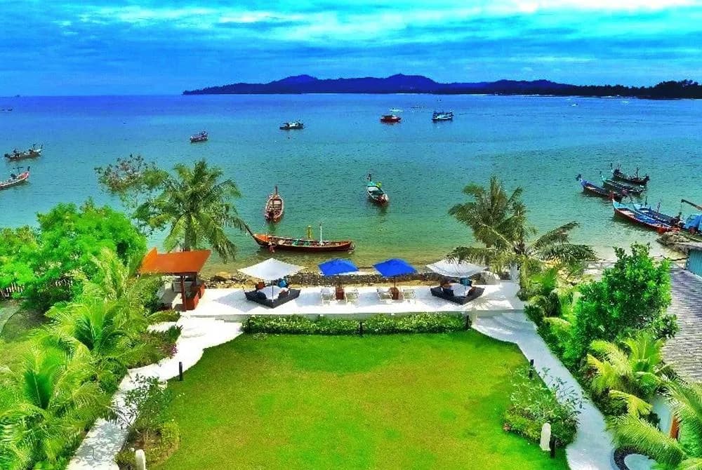 Skybox Beachfront Penthouse photo 5 of 17
