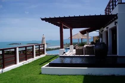 Garden on main pool level