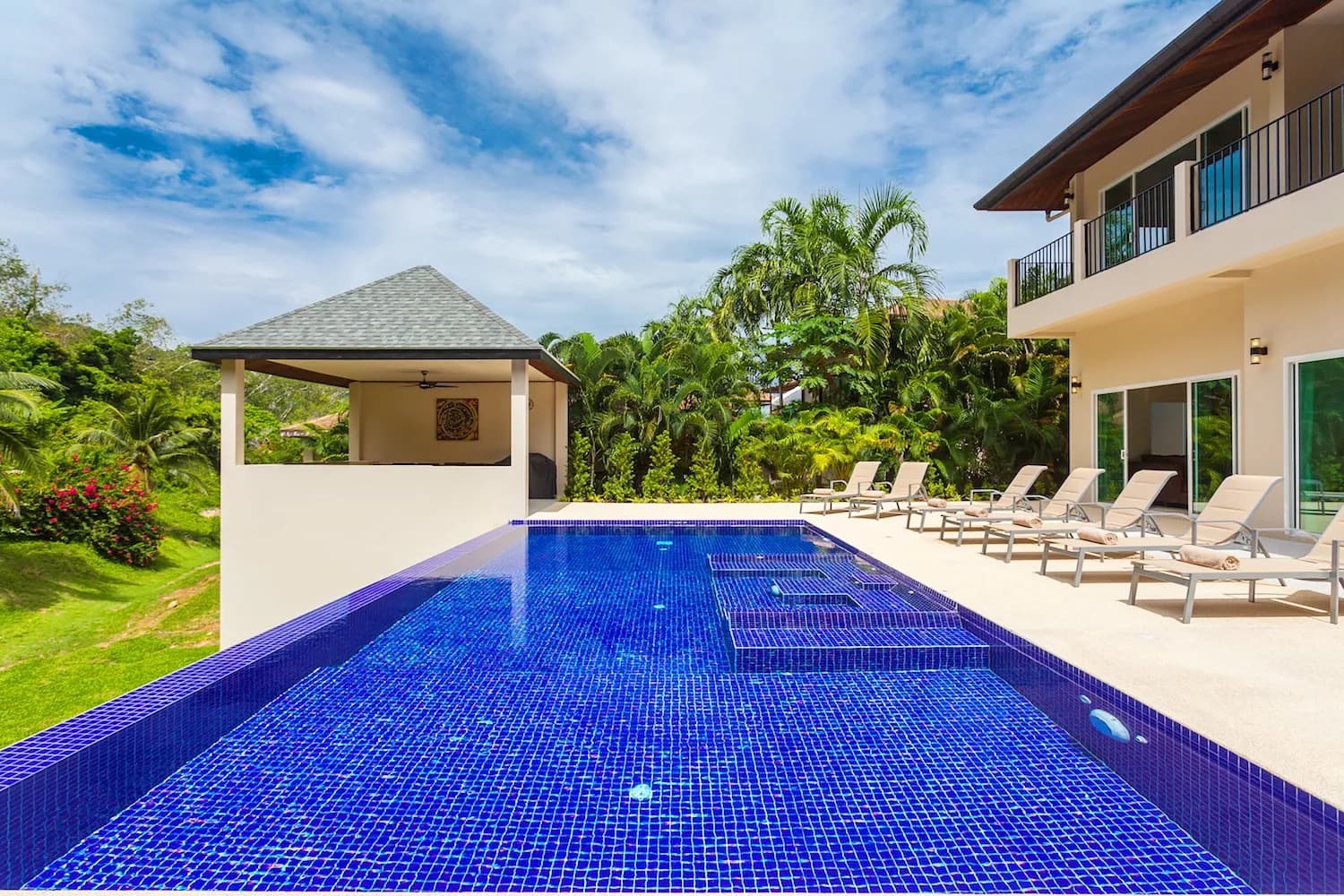 Gold Villa photo 3 of 17