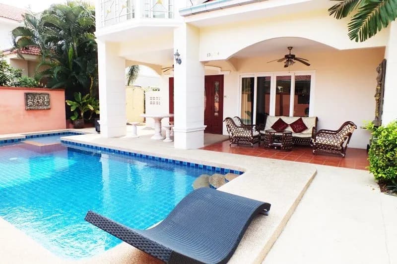 Villa Baan Jomtien 98 photo 3 of 17