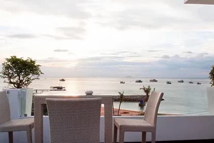 Na Jomtien Beachfront Villa photo 5 of 17
