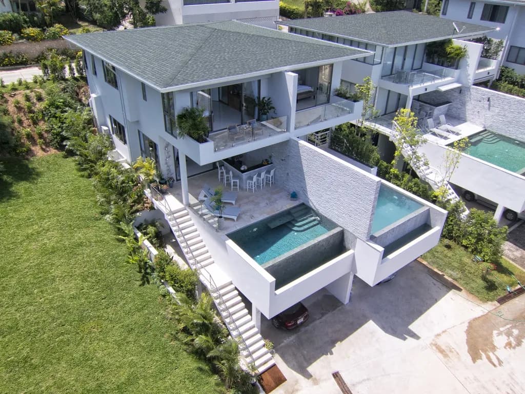 Amazing 3 story luxury villa with private pool