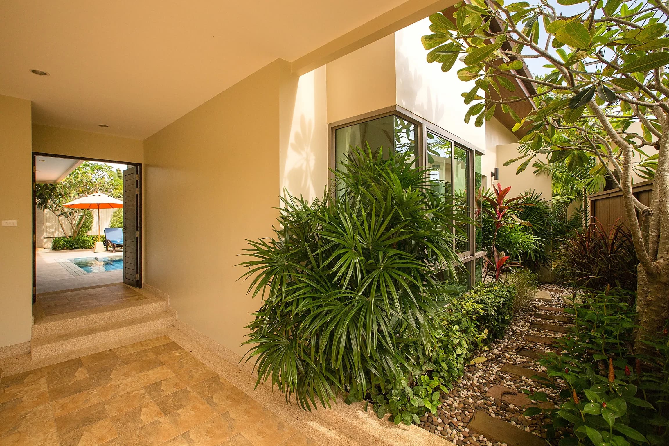 Villa Bond photo 5 of 17