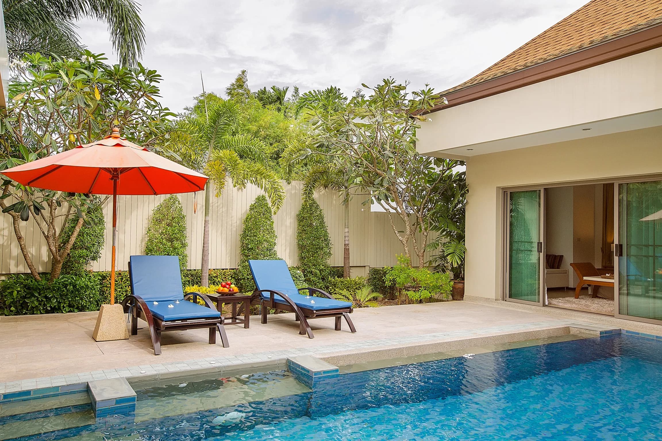 Villa Bond