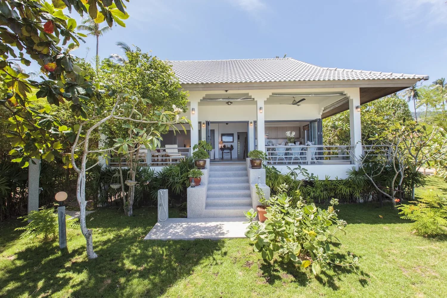 Tradewinds Beach House photo 3 of 17