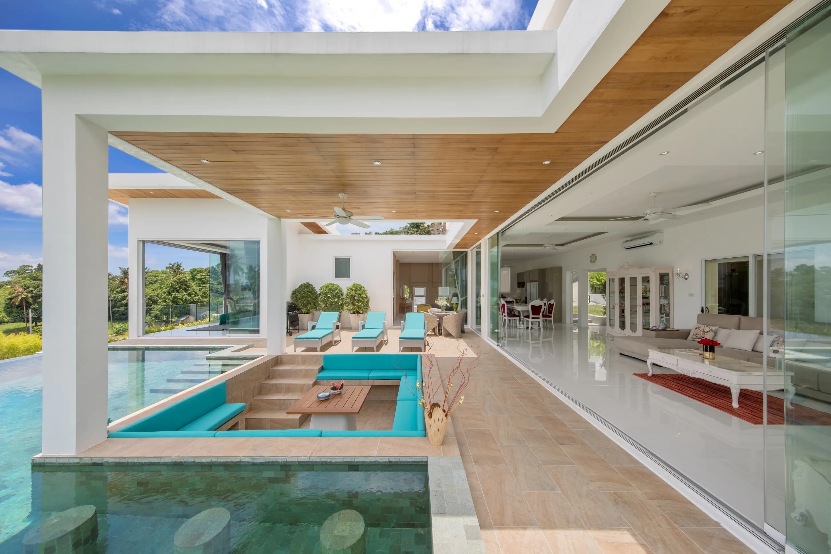 Rainbow Villa photo 5 of 17