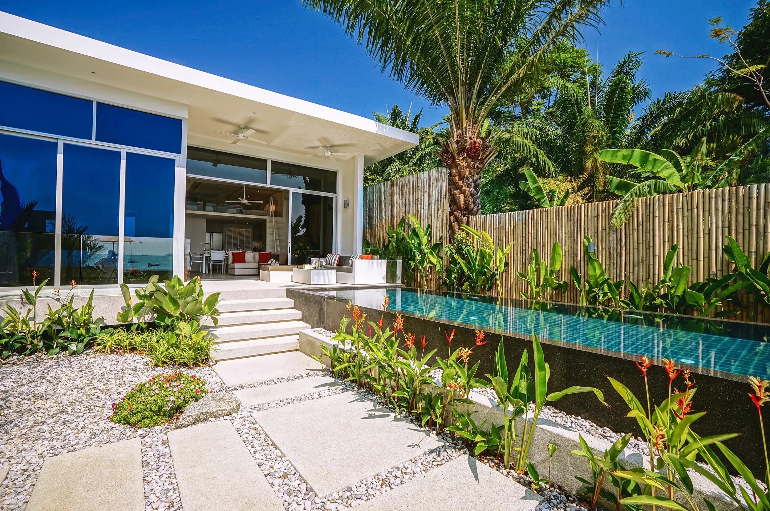 Just completed and ready for 2016 bookings, The Beach House is perfect for 4 to 8 people.