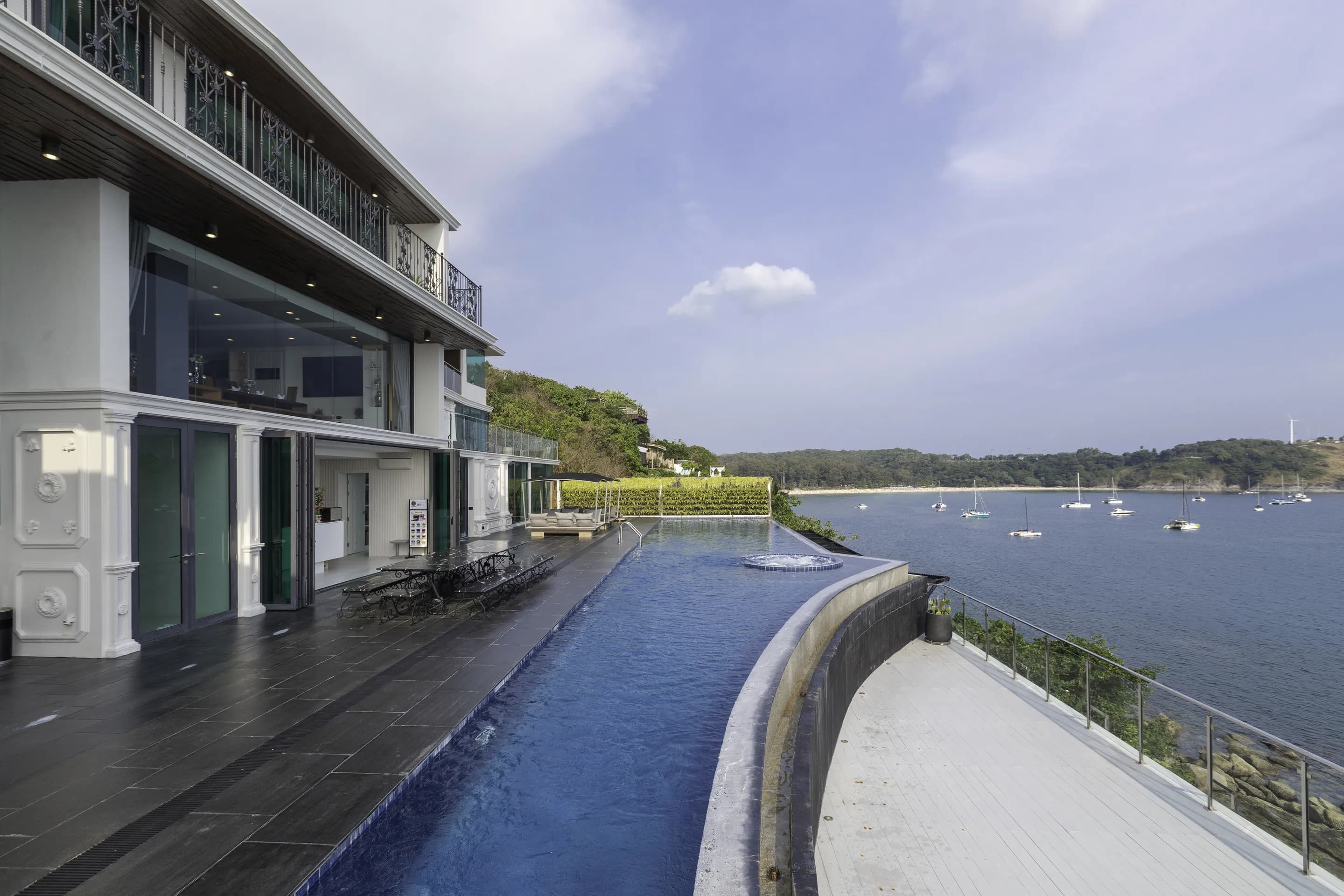 Villa W Luxury photo 4 of 17