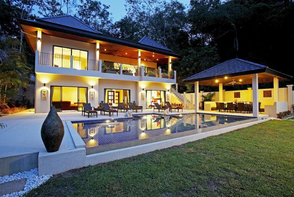 Large swimming pool and ambient lighting to be enjoyed well into the evening